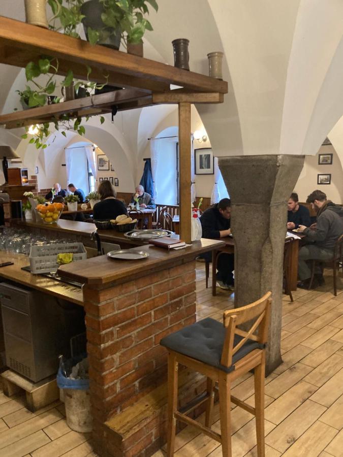 Gasthuis A Restaurace Modra Ruze 3*