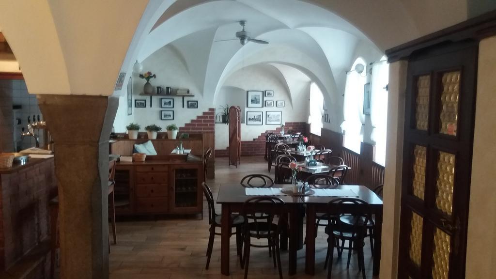A Restaurace Modra Ruze 3*